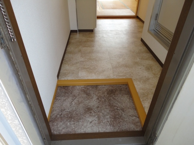 御原ハイツの玄関