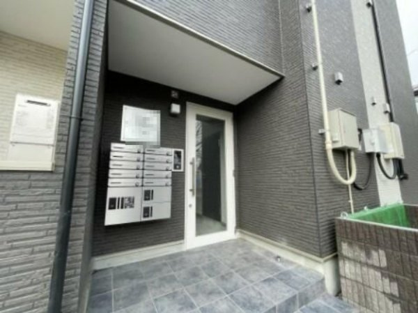 ジーメゾン福生武蔵野台のエントランス