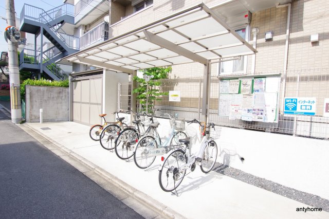 エルスール江坂の駐車場