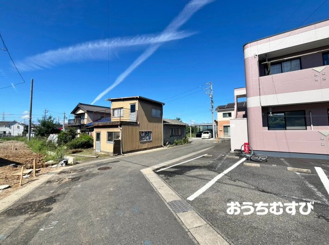 小牧市池之内鳶ヶ巣第2(全4棟)の前面道路含む現地写真