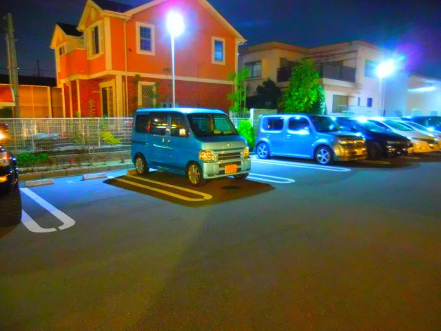 メゾン・パインの駐車場
