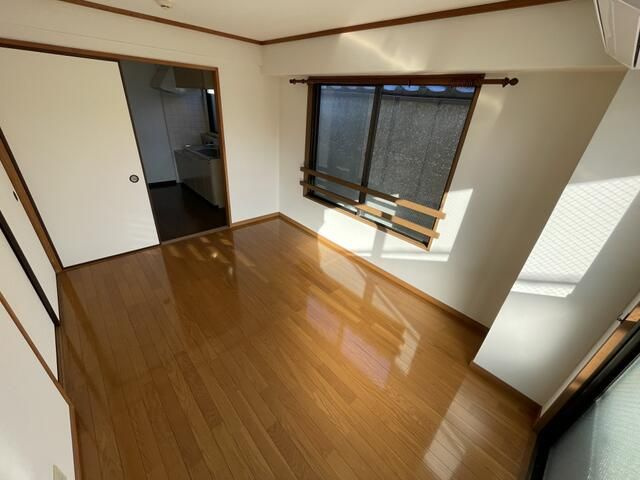 【洋室】 | モロイハイツ | 広々とした洋室です