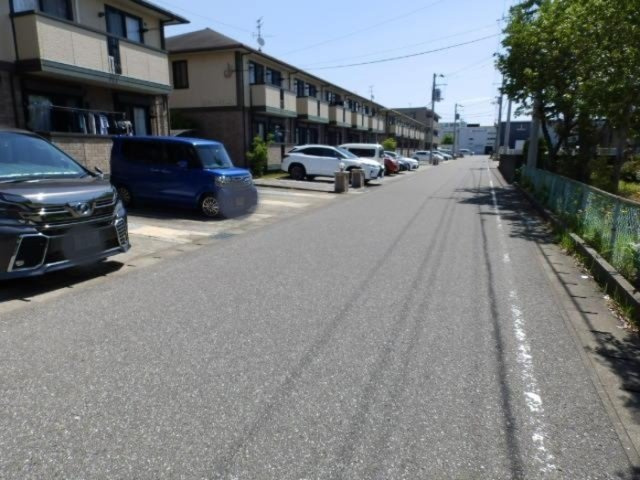 リヴェール北御座 C棟の周辺|前面道路