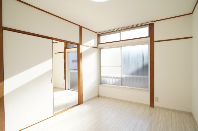 ハイツ吉田の洋室|明るい洋室です