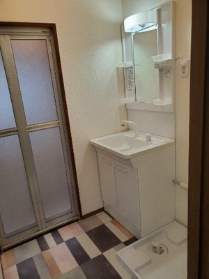 【洗面所】 | 渡辺マンション | スペースが確保できる洗面所です