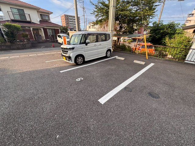 リデアル京町の駐車場