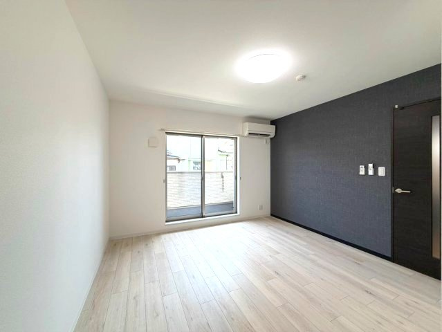寝屋川市萱島東１丁目のアパートの居間・リビング