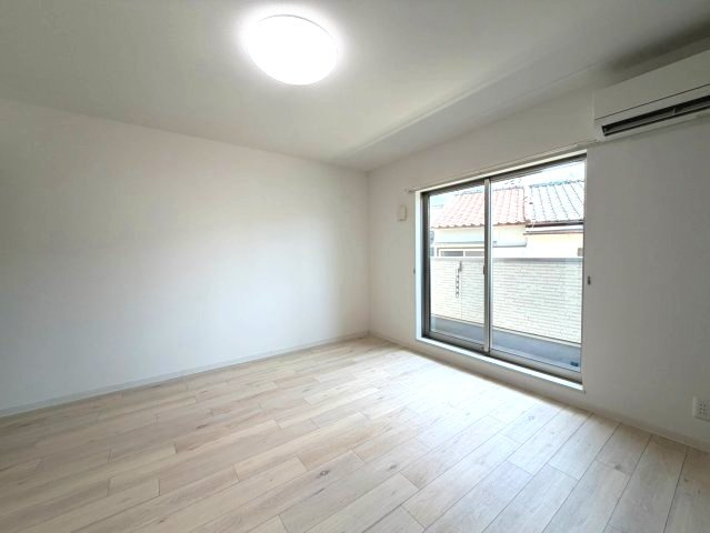 寝屋川市萱島東１丁目のアパートの居間・リビング