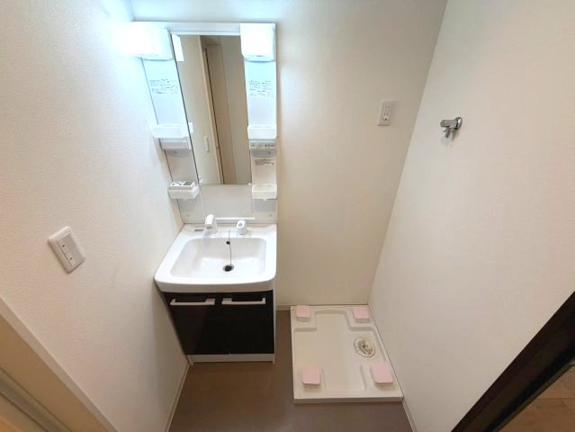 寝屋川市萱島東１丁目のアパートの洗面所