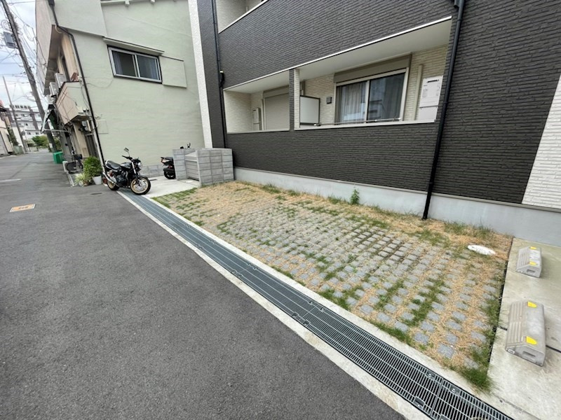寝屋川市萱島東１丁目のアパートの駐車場