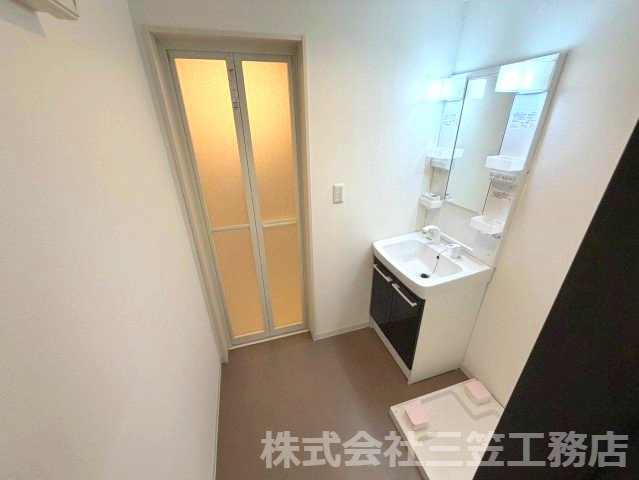 寝屋川市萱島東１丁目のアパートの洗面所