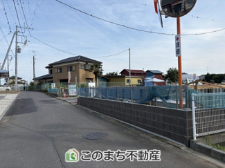 【前面道路含む現地写真】 | ワイウッドコート結城市結城第5期　 | お車の出入りもしやすい前面道路☆