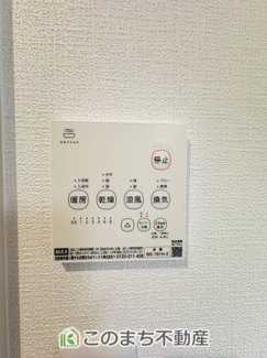 【設備】 | ワイウッドコート結城市結城第5期　 | 同社施工例※クロスや建具その他仕様が異なる場合がございます雨の日や梅雨時期のお洗濯も安心の浴室暖房乾燥機付き☆冬場のヒートショック予防にも活躍します☆