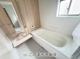 【浴室】 | ワイウッドコート結城市結城第5期　 | 同社施工例※クロスや建具その他仕様が異なる場合がございます　お風呂は足を延ばしてゆったり入浴できる広々1坪タイプ☆




