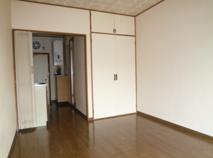昭島市拝島町２丁目の賃貸マンションの収納