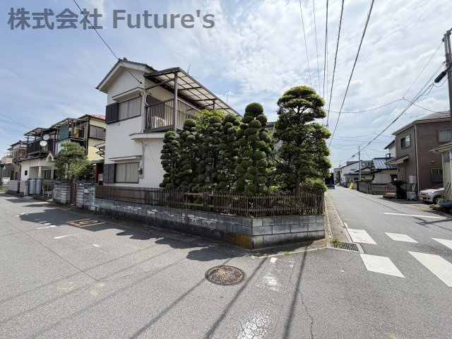 三郷市鷹野4丁目　建築条件無し売地の前面道路含む現地写真|前面道路含む現地写真です。