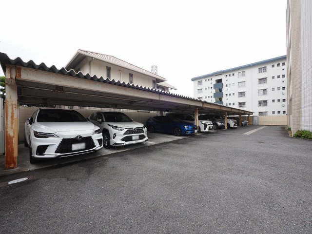 ラ・ポーエあきの駐車場