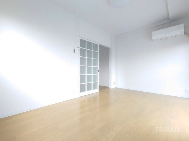 川口屋コーポの居間・リビング|洋室です☆