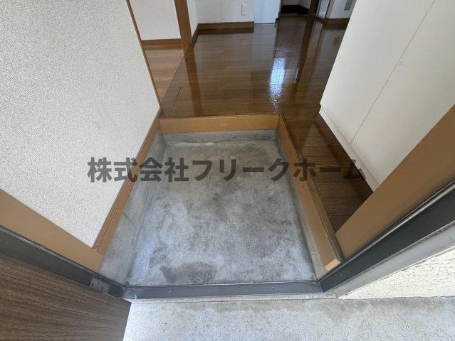 武蔵野市西久保１丁目のアパートの玄関