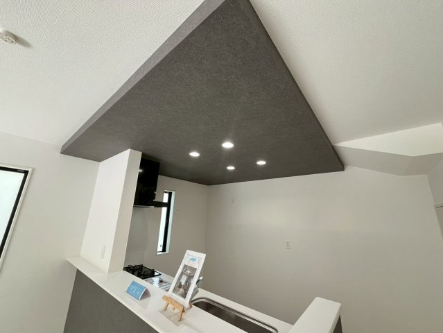 沖縄市松本新築戸建て 1号棟（全2棟）のキッチン|洗練されたデザイン