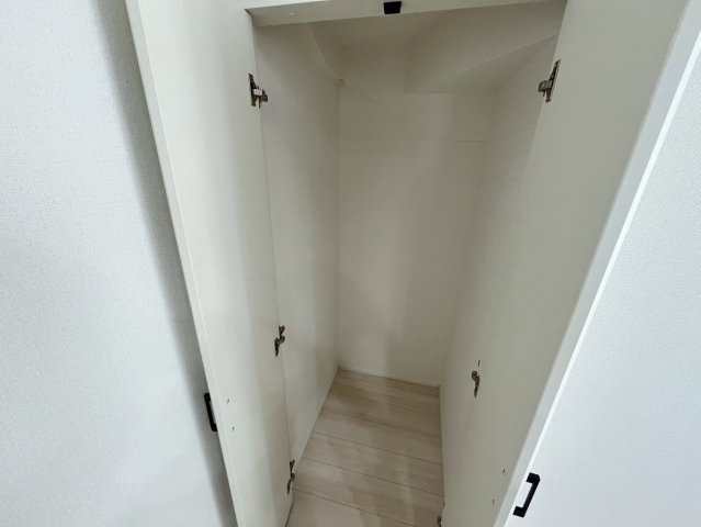 沖縄市松本新築戸建て 1号棟（全2棟）の収納|キッチン横のパントリー