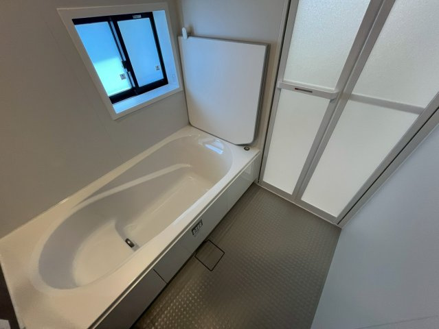 沖縄市松本新築戸建て 1号棟（全2棟）の浴室|落ち着いた空間のお風呂です