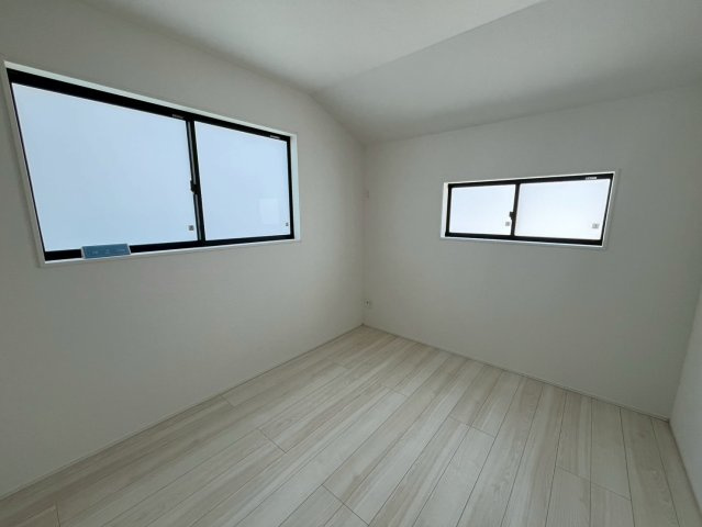 沖縄市松本新築戸建て 1号棟（全2棟）の洋室|洋室（5.25帖）