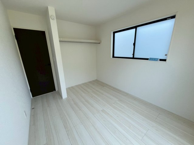 沖縄市松本新築戸建て 1号棟（全2棟）の洋室|洋室（5.25帖）オープンクローゼット