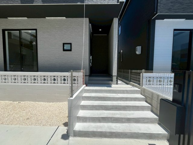 沖縄市松本新築戸建て 1号棟（全2棟）の玄関|玄関