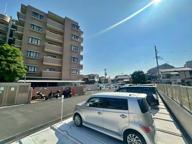 ヒューマンズパーク守口の駐車場