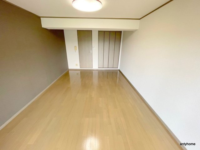 イーズ千里山　仲介手数料無料の居間・リビング