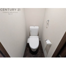 温水洗浄便座付きのトイレです♪