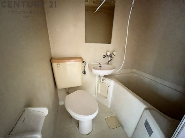 浴室内にトイレがあります！