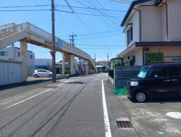 売中古戸建　藤枝市高洲１丁目の前面道路含む現地写真