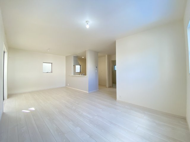 読谷村瀬名波（全2棟）2号棟の居間・リビング|※同仕様写真です