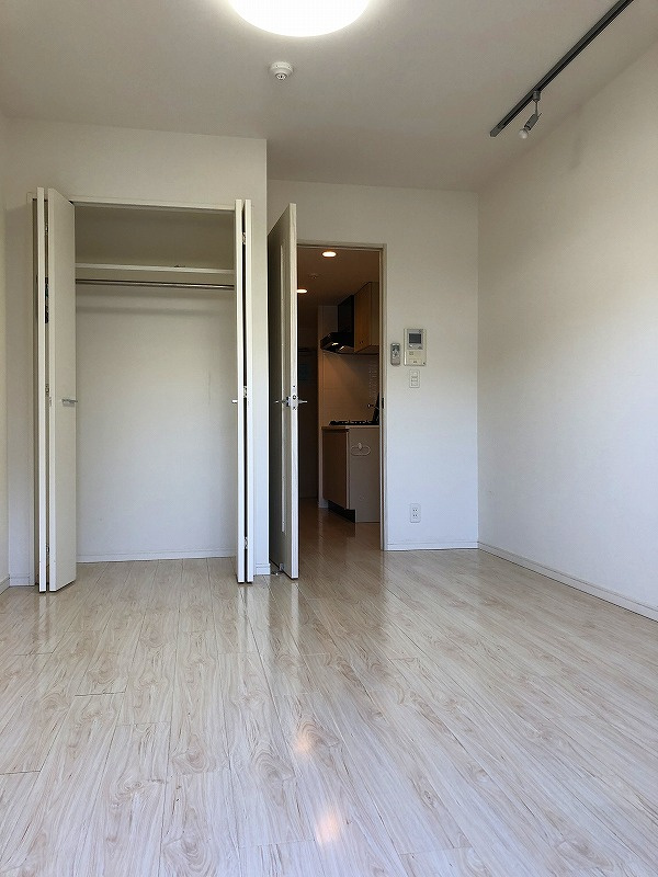 川崎市多摩区三田１丁目の賃貸マンションの居間・リビング