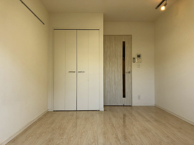 川崎市多摩区三田１丁目の賃貸マンションの居間・リビング
