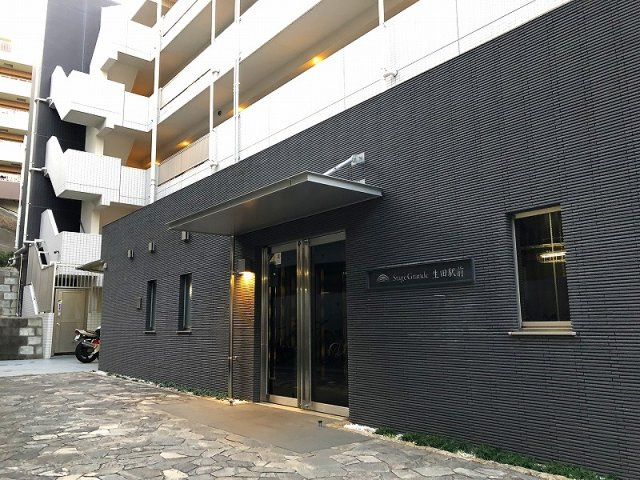 川崎市多摩区三田１丁目の賃貸マンションのエントランス