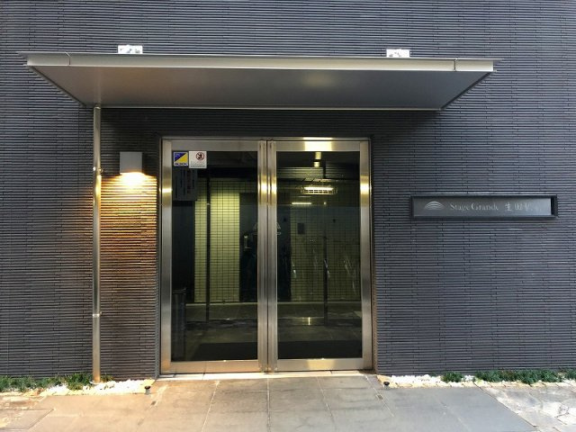 川崎市多摩区三田１丁目の賃貸マンションのエントランス
