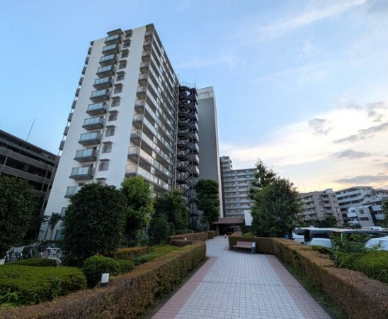 北千住パークファミリアの外観|ドキドキの新生活も、安心してスタート。ぴったりの住まいを見つけませんか？クランディアが一緒に住まい選びをサポートします‼　まずは、お気軽にお問合せください　＃クランディア