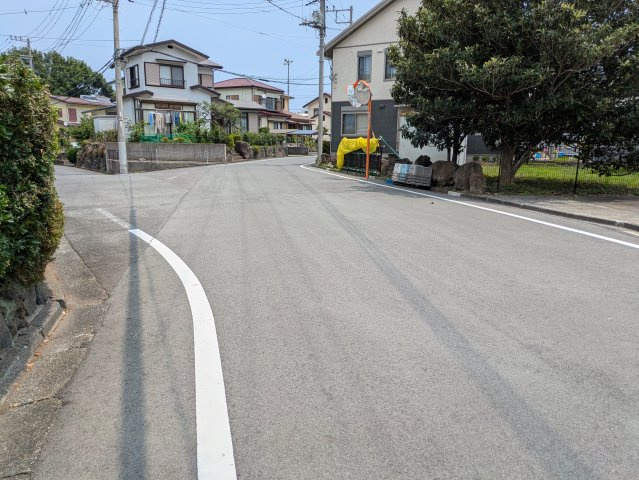 川奈　日当たり良好な平坦地　1,880万円の周辺|広い前面道路