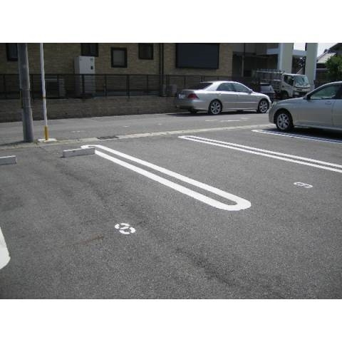 ロイヤルシバイチの駐車場