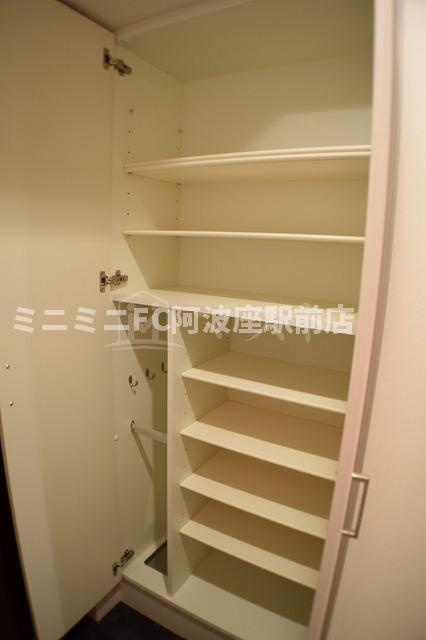 プレサンス北堀江の収納