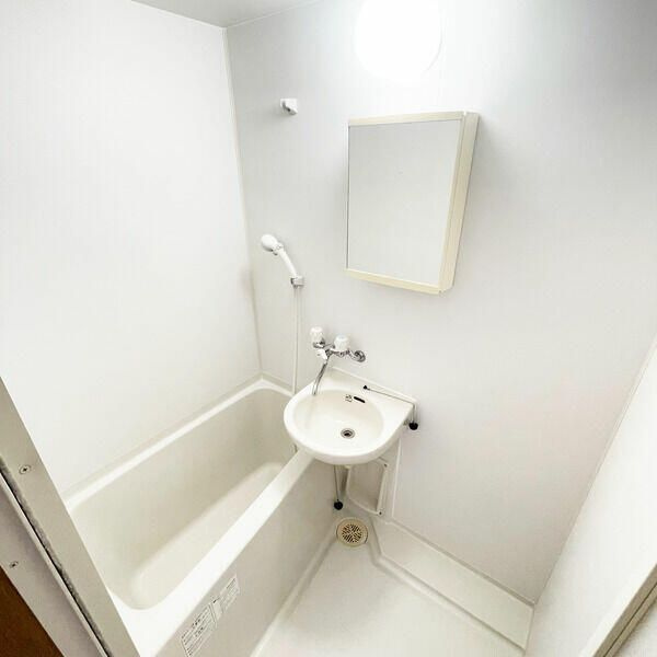 コートサイド富士見の浴室