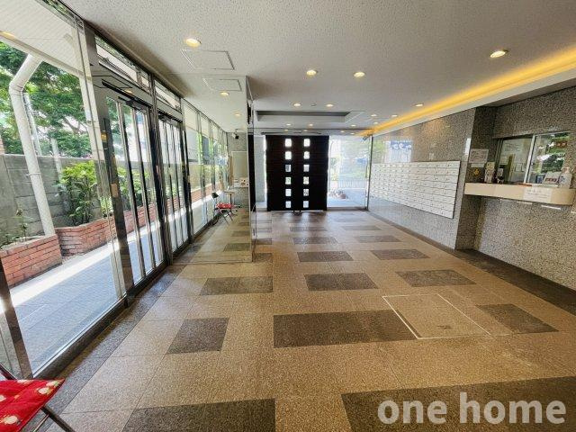 ハイマート第2新大阪のエントランス|◆東海道・山陽新幹線をはじめ、複数沿線利用可能な【新大阪】駅まで徒歩6分！通勤や通学、お出かけに便利な立地です！