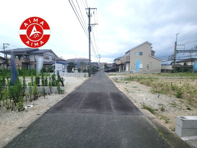筑紫野市桜台2丁目第5-2棟（2号棟）の外観|前面道路含む現地の写真です。