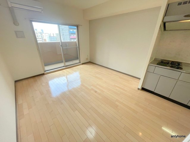 CITY SPIRE難波WEST　仲介手数料無料の居間・リビング