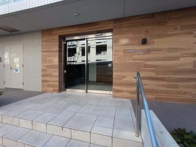 クレイシアＩＤＺ新宿落合ディアコートのエントランス
