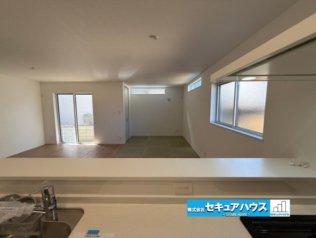 【同施工物件ご案内可能】愛知郡東郷町三ツ池　全2棟の内観：施工例|【LDKイメージ】
◆日当たりが良く温かい広々リビングは家族の団らんスペースになります。
