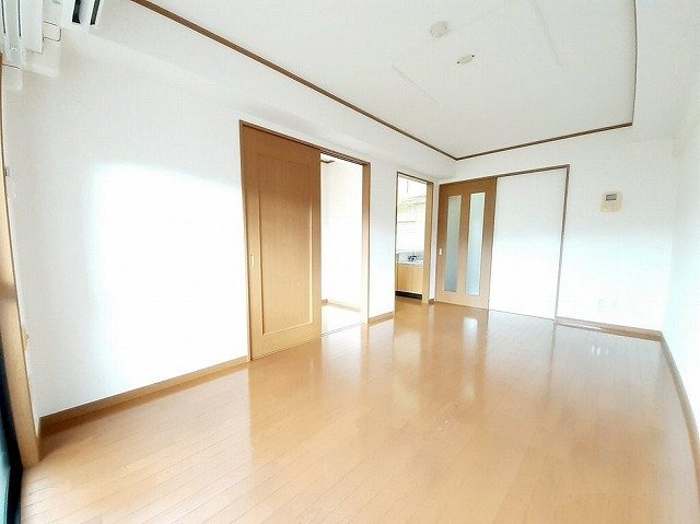 グランヴィクトワールの寝室|使いやすい居間です